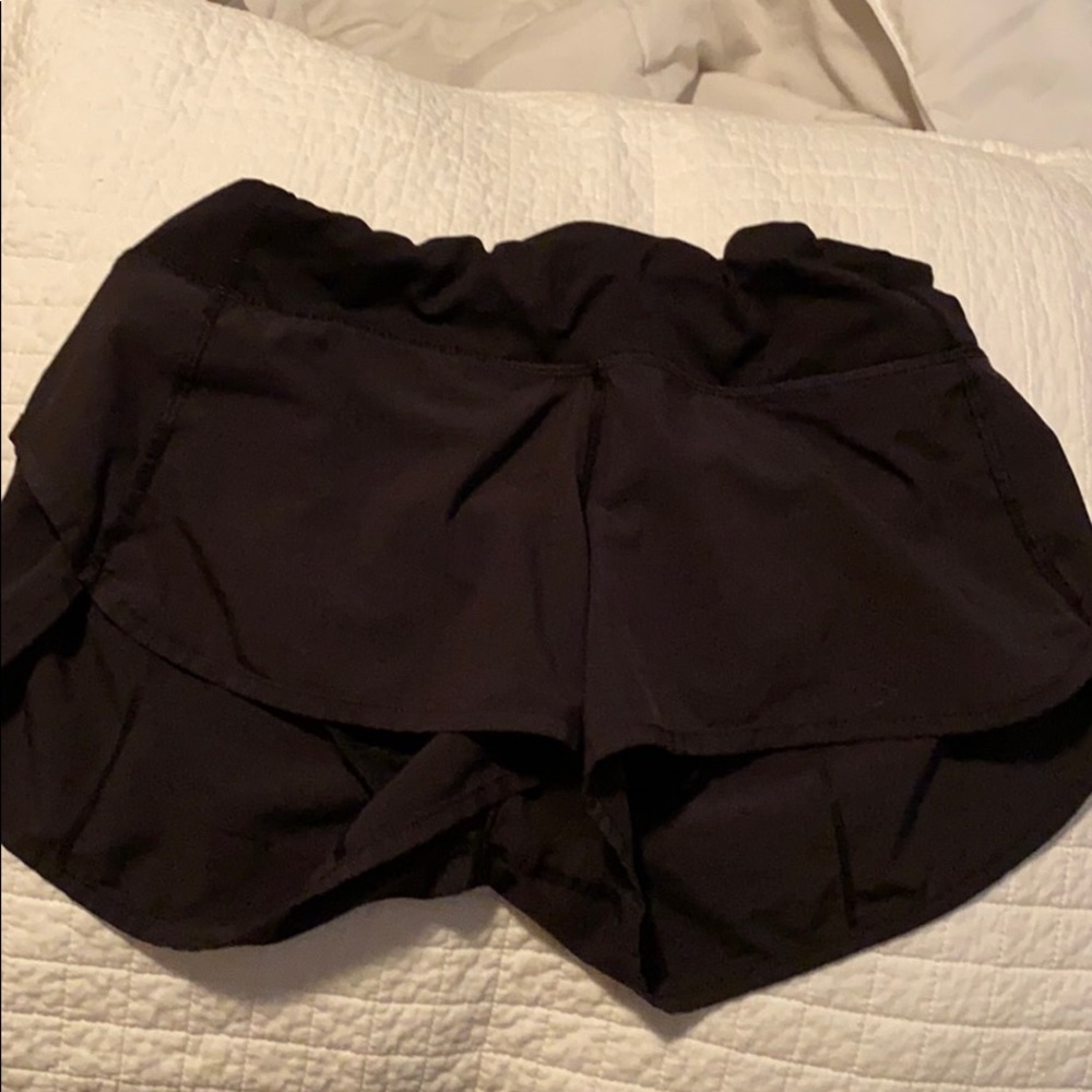 Black Lulu lemon speed up short 2.5 inch size 4